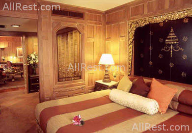 The Dusit Thani Hotel 6